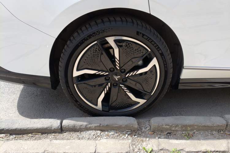 Used VOYAH PASSION 2023 Four-Wheel Drive Flagship Edition Exterior 8