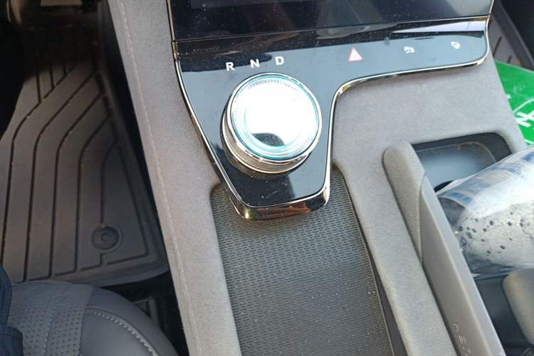 Used VOYAH PASSION 2023 Four-Wheel Drive Flagship Edition Gear Lever