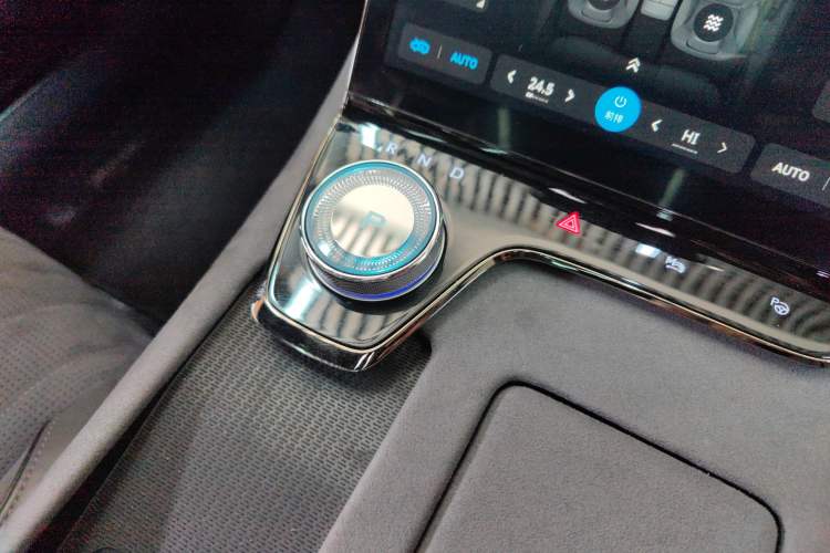 Used VOYAH PASSION 2023 Four-Wheel Drive Flagship Edition Gear Lever