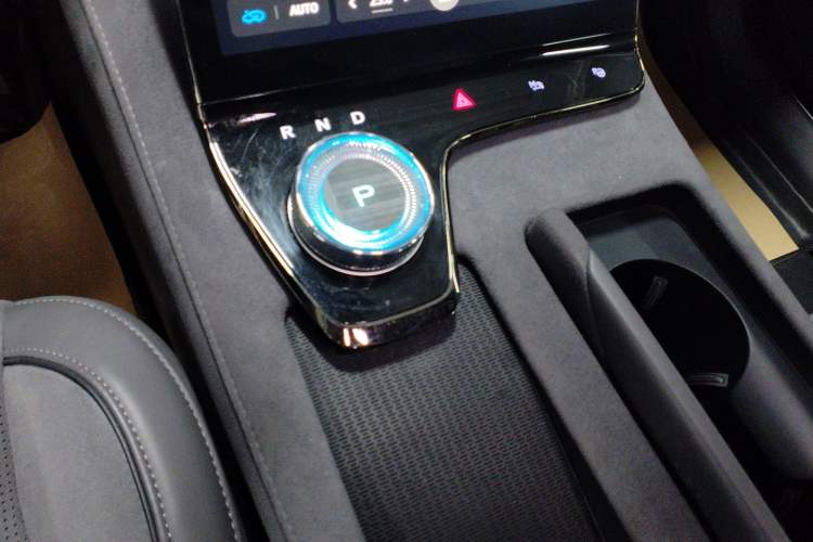 Used VOYAH PASSION 2023 Four-Wheel Drive Flagship Edition Gear Lever