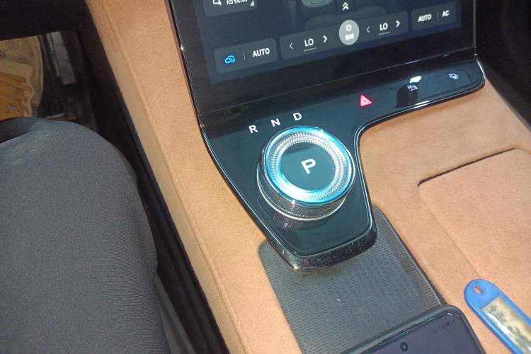 Used VOYAH PASSION 2023 Four-Wheel Drive Long-Range Version Gear Lever