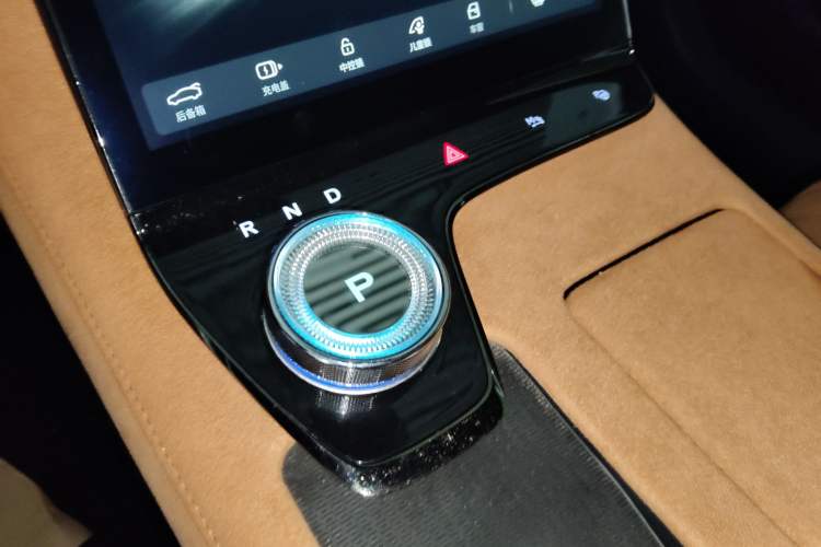 Used VOYAH PASSION 2023 Four-Wheel Drive Long-Range Version Gear Lever