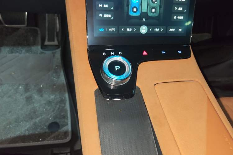 Used VOYAH PASSION 2023 Four-Wheel Drive Standard Edition Gear Lever