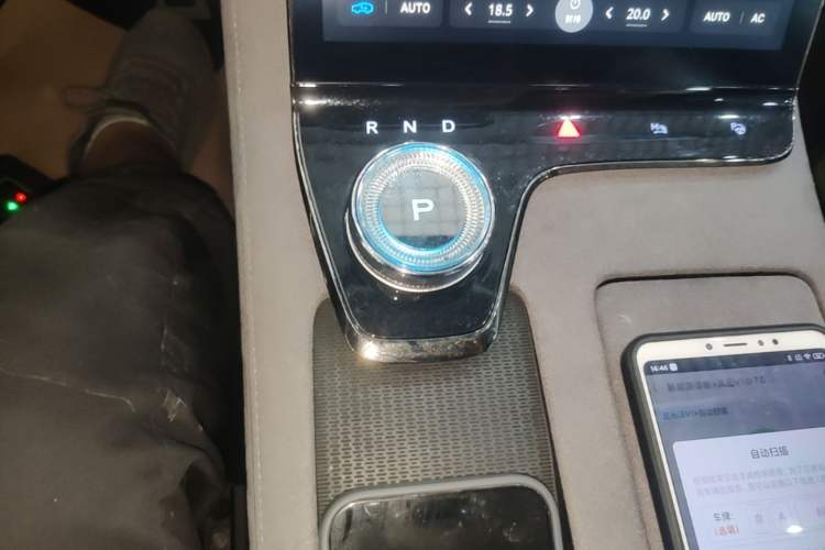 Used VOYAH PASSION 2023 Four-Wheel Drive Flagship Edition Gear Lever