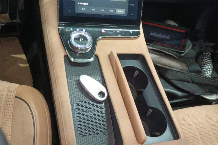 Used VOYAH PASSION 2023 Four-Wheel Drive Flagship Edition Gear Lever