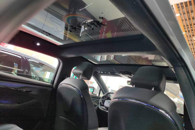 Used VOYAH PASSION 2023 Four-Wheel Drive Flagship Edition Headliner