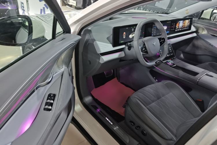 Used VOYAH PASSION 2023 Four-Wheel Drive Standard Edition Interior 3