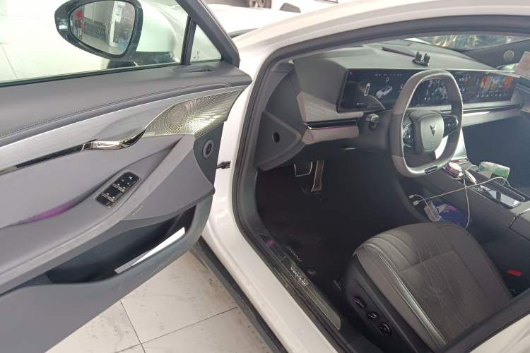 Used VOYAH PASSION 2023 Four-Wheel Drive Flagship Edition Interior 3