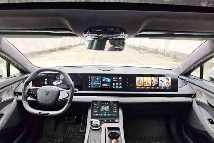 Used VOYAH PASSION 2023 Four-Wheel Drive Flagship Edition Interior 3