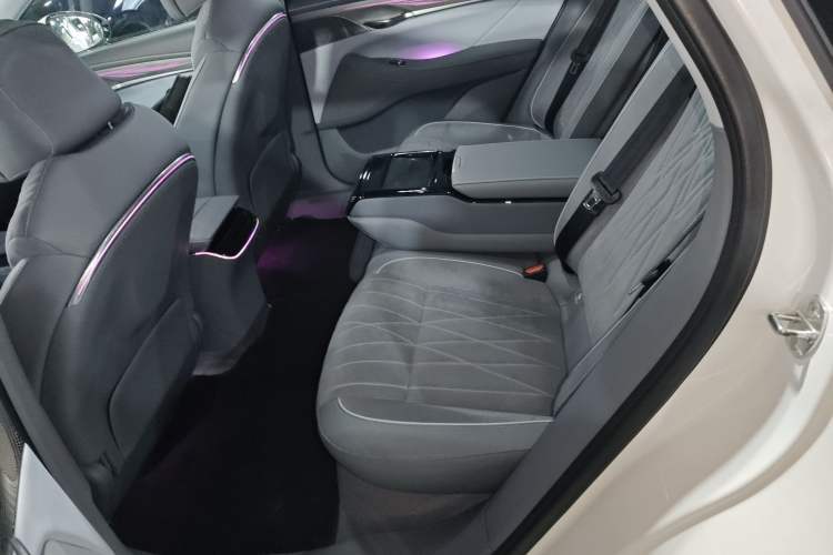 Used VOYAH PASSION 2023 Four-Wheel Drive Standard Edition Interior 4