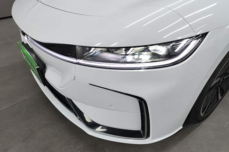 Used VOYAH PASSION 2023 Four-Wheel Drive Long-Range Version Left Front Headlight