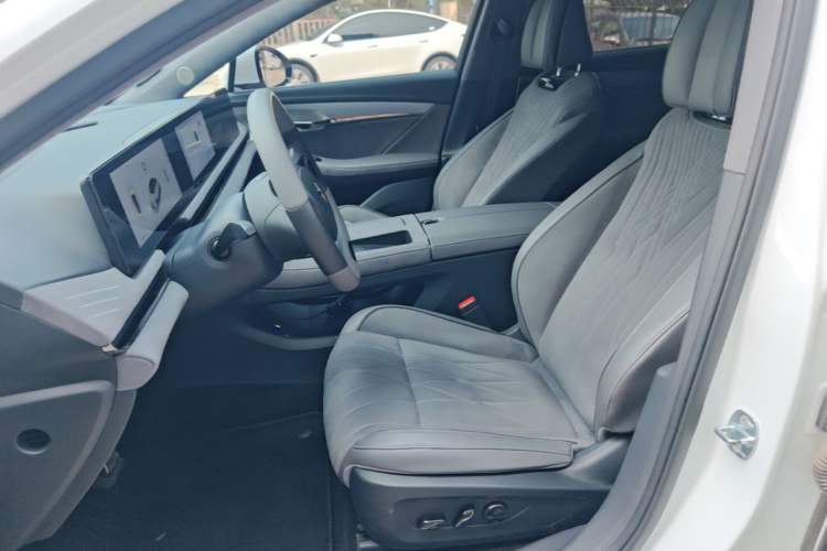 Used VOYAH PASSION 2023 Four-Wheel Drive Long-Range Version Left Front Seat
