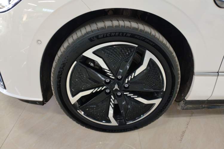 Used VOYAH PASSION 2023 Four-Wheel Drive Flagship Edition Left Front Wheel Hub