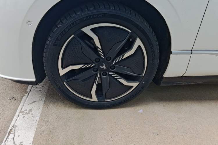 Used VOYAH PASSION 2023 Four-Wheel Drive Long-Range Version Left Front Wheel Hub