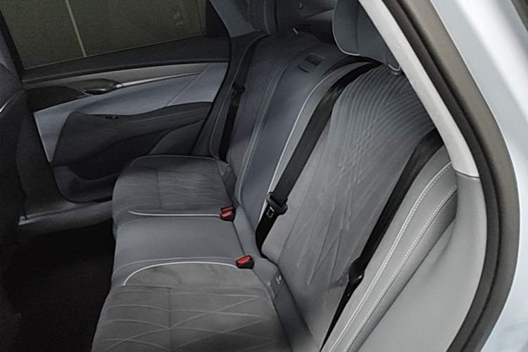 Used VOYAH PASSION 2023 Four-Wheel Drive Long-Range Version Left Rear Seat