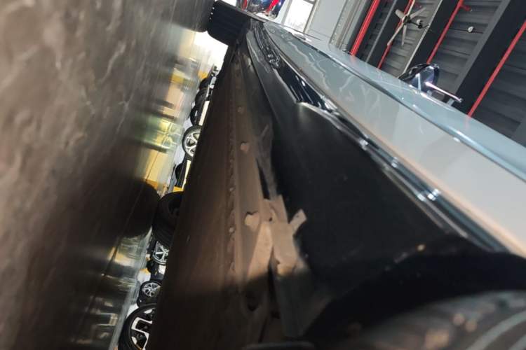 Used VOYAH PASSION 2023 Four-Wheel Drive Standard Edition Left Side Sill