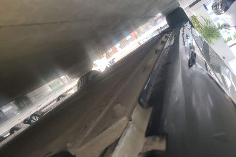 Used VOYAH PASSION 2023 Four-Wheel Drive Flagship Edition Left Side Sill