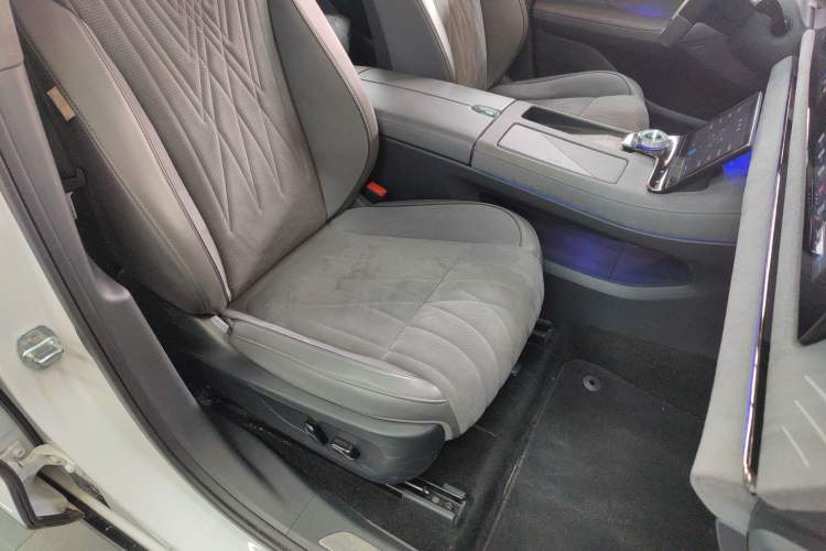 Used VOYAH PASSION 2023 Four-Wheel Drive Flagship Edition Right Front Seat