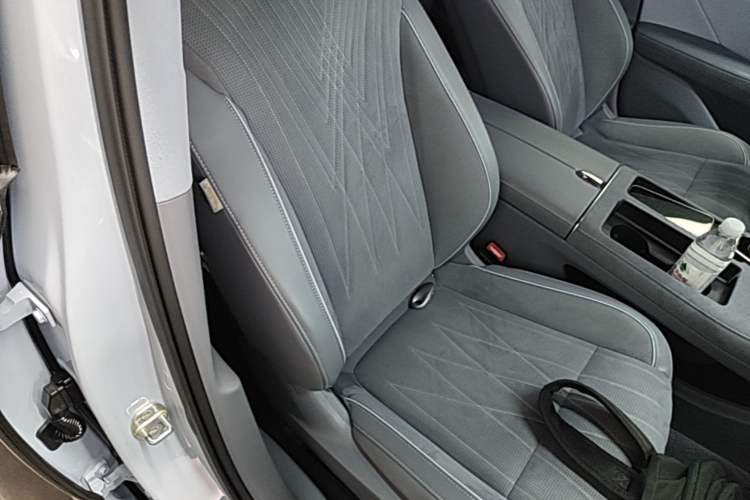 Used VOYAH PASSION 2023 Four-Wheel Drive Long-Range Version Right Front Seat