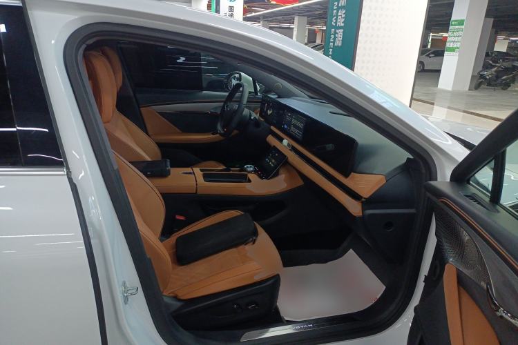 Used VOYAH PASSION 2023 Four-Wheel Drive Long-Range Version Right Front Seat