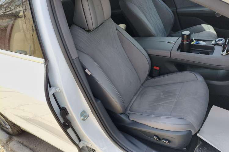 Used VOYAH PASSION 2023 Four-Wheel Drive Flagship Edition Right Front Seat