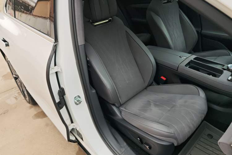 Used VOYAH PASSION 2023 Four-Wheel Drive Flagship Edition Right Front Seat