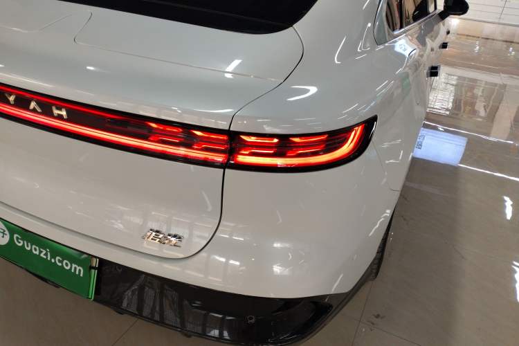 Used VOYAH PASSION 2023 Four-Wheel Drive Flagship Edition Right Rear Taillight