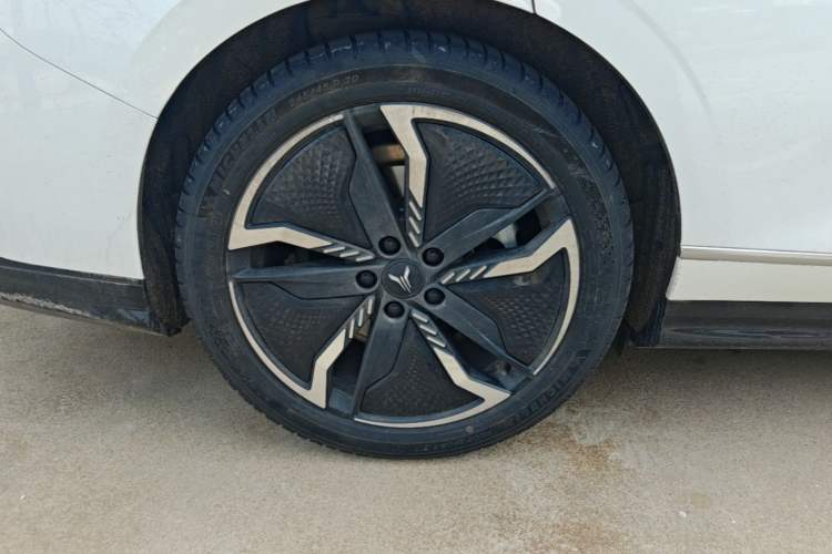 Used VOYAH PASSION 2023 Four-Wheel Drive Long-Range Version Right Rear Wheel Hub