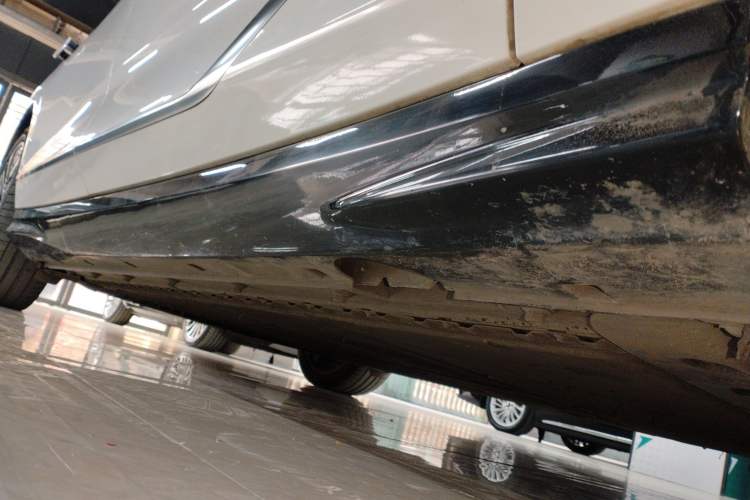 Used VOYAH PASSION 2023 Four-Wheel Drive Flagship Edition Right Side Sill