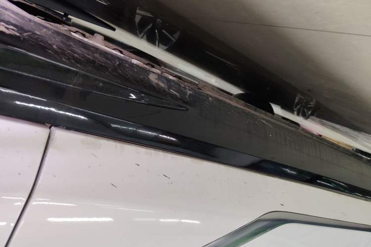 Used VOYAH PASSION 2023 Four-Wheel Drive Long-Range Version Right Side Sill