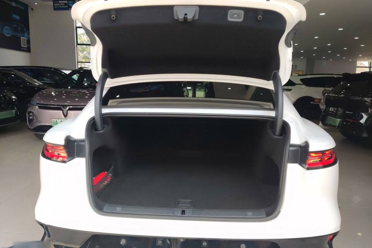Used VOYAH PASSION 2023 Four-Wheel Drive Long-Range Version Trunk