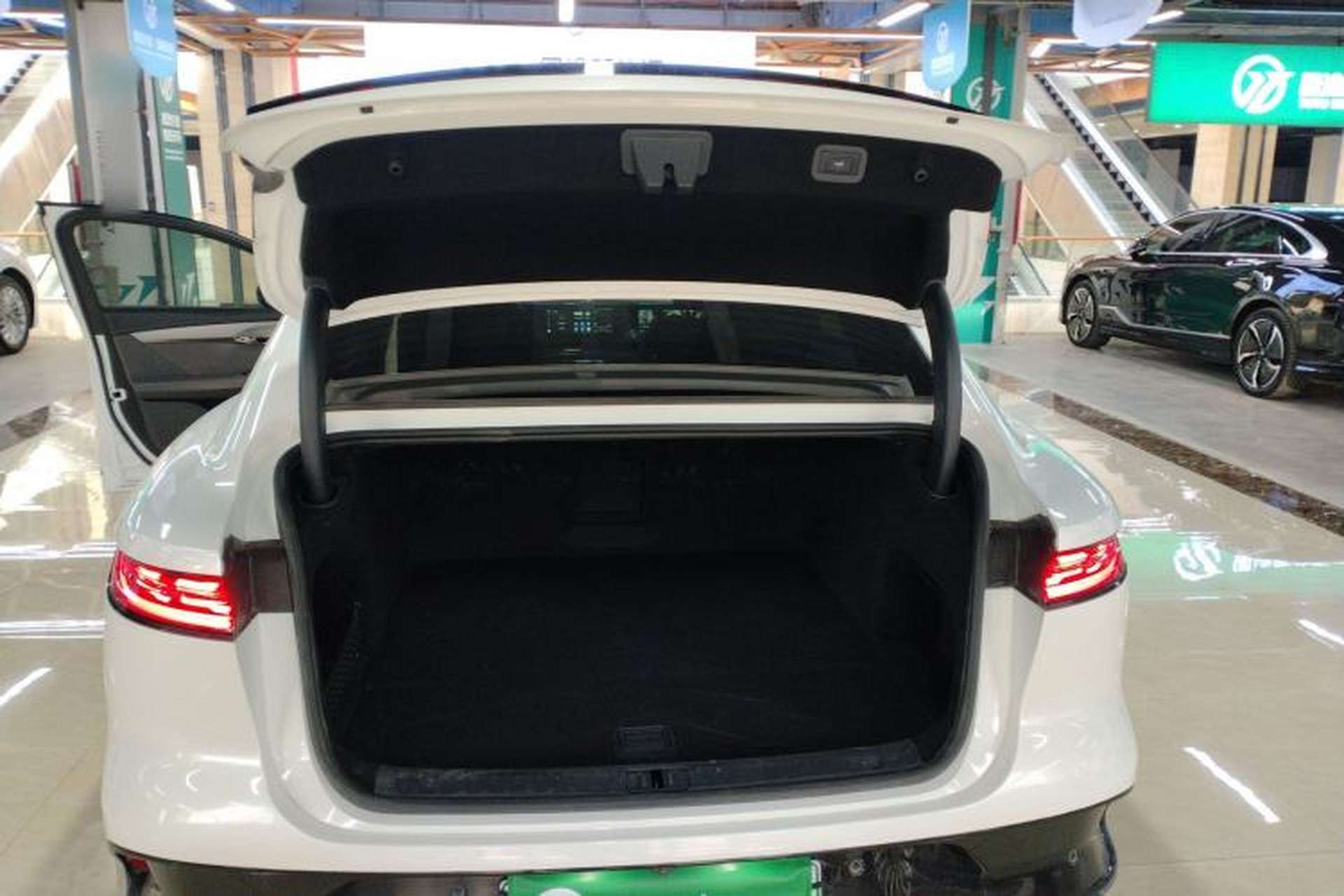 Used VOYAH PASSION 2023 Four-Wheel Drive Flagship Edition Trunk