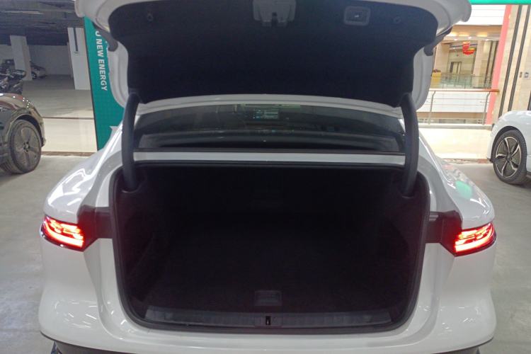 Used VOYAH PASSION 2023 Four-Wheel Drive Long-Range Version Trunk