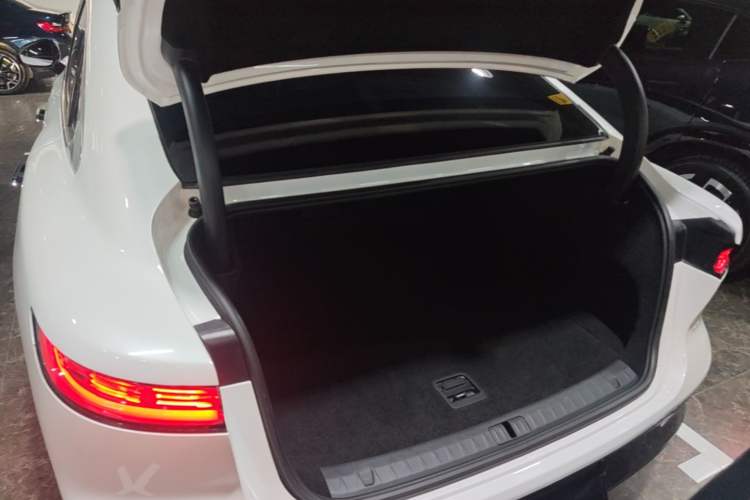 Used VOYAH PASSION 2023 Four-Wheel Drive Standard Edition Trunk