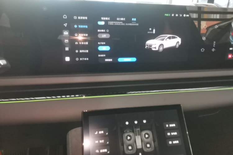 Used VOYAH PASSION 2024 PHEV Four-Wheel Drive Ultra-Long Range Flagship Model Audio And AC Panel
