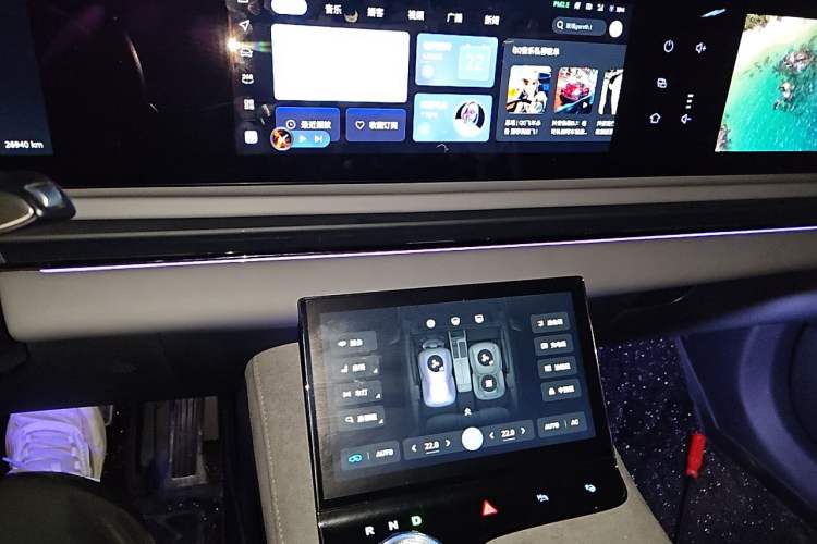 Used VOYAH PASSION 2024 PHEV Four-Wheel Drive Ultra-Long Range Flagship Model Audio And AC Panel