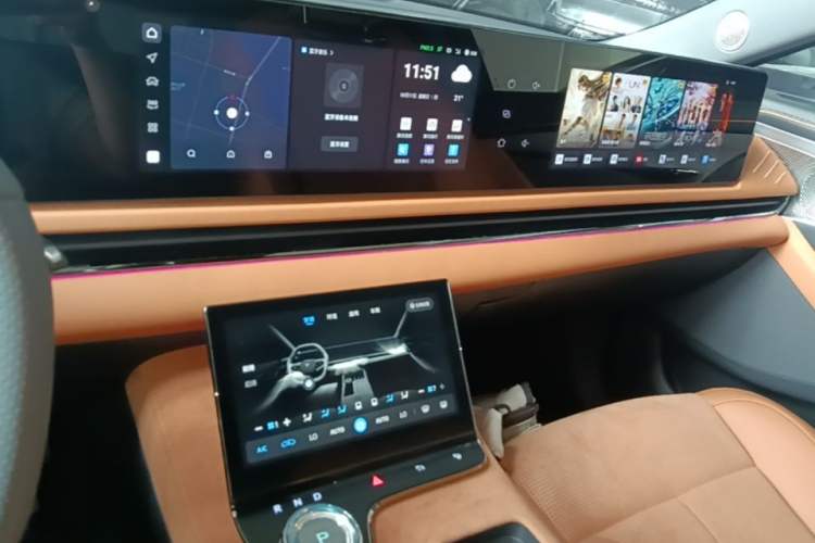 Used VOYAH PASSION 2024 PHEV Four-Wheel Drive Ultra-Long Range Flagship Model Audio And AC Panel