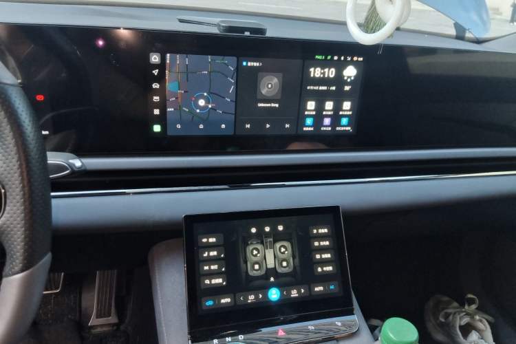 Used VOYAH PASSION 2024 PHEV Four-Wheel Drive Ultra-Long Range Flagship Model Audio And AC Panel