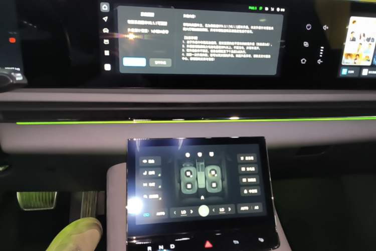 Used VOYAH PASSION 2024 PHEV Four-Wheel Drive Ultra-Long Range Flagship Model Audio And AC Panel