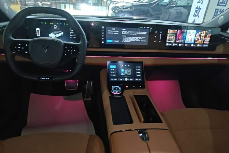Used VOYAH PASSION 2024 PHEV Four-Wheel Drive Ultra-Long Range Flagship Model Audio And AC Panel