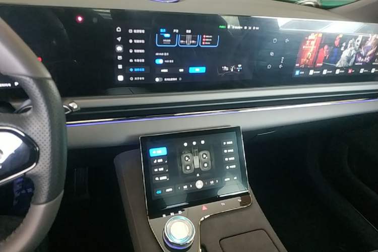 Used VOYAH PASSION 2024 PHEV Four-Wheel Drive Ultra-Long Range Flagship Model Audio And AC Panel
