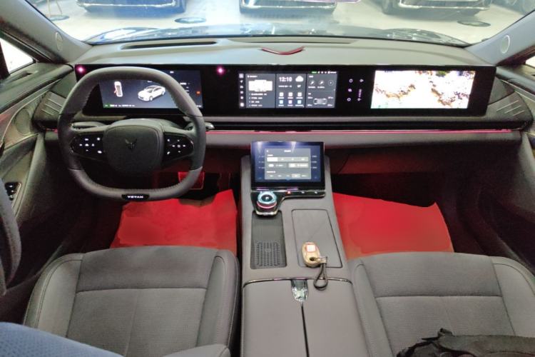 Used VOYAH PASSION 2024 PHEV Four-Wheel Drive Ultra-Long Range Executive Edition Center Console