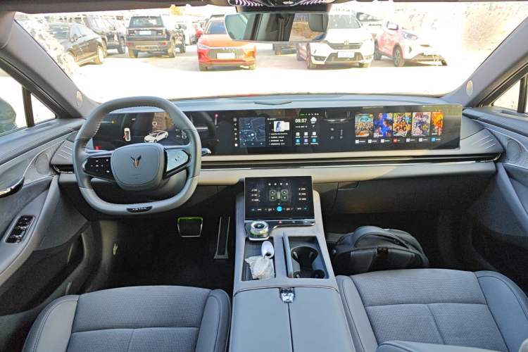 Used VOYAH PASSION 2024 PHEV Four-Wheel Drive Ultra-Long Range Executive Edition Center Console