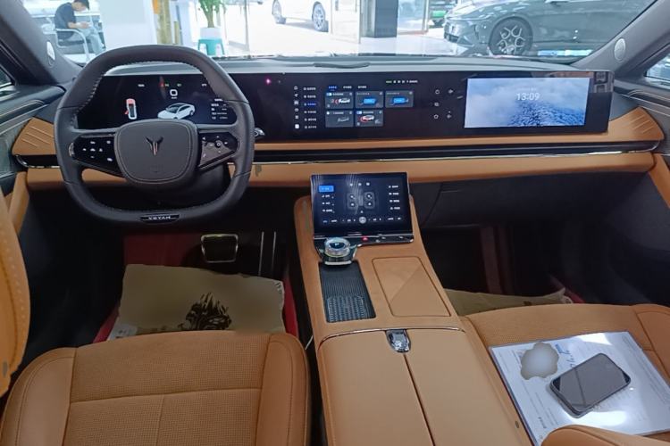 Used VOYAH PASSION 2024 PHEV Four-Wheel Drive Ultra-Long Range Flagship Model Center Console