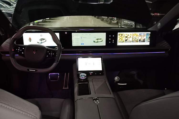 Used VOYAH PASSION 2024 PHEV Four-Wheel Drive Ultra-Long Range Flagship Model Center Console
