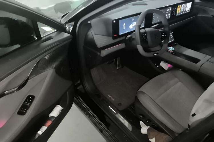 Used VOYAH PASSION 2024 PHEV Four-Wheel Drive Ultra-Long Range Executive Edition Driver Seat
