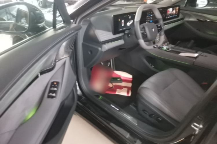 Used VOYAH PASSION 2024 PHEV Four-Wheel Drive Ultra-Long Range Flagship Model Driver Seat