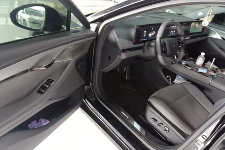 Used VOYAH PASSION 2024 PHEV Four-Wheel Drive Ultra-Long Range Flagship Model Driver Seat