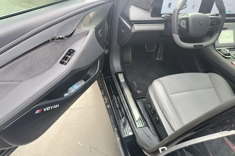 Used VOYAH PASSION 2024 PHEV Four-Wheel Drive Ultra-Long Range Flagship Model Driver Seat