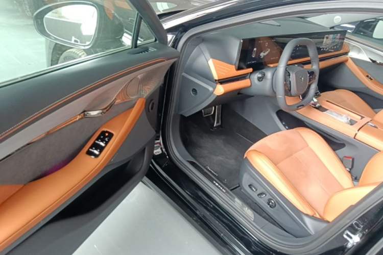 Used VOYAH PASSION 2024 PHEV Four-Wheel Drive Ultra-Long Range Flagship Model Driver Seat